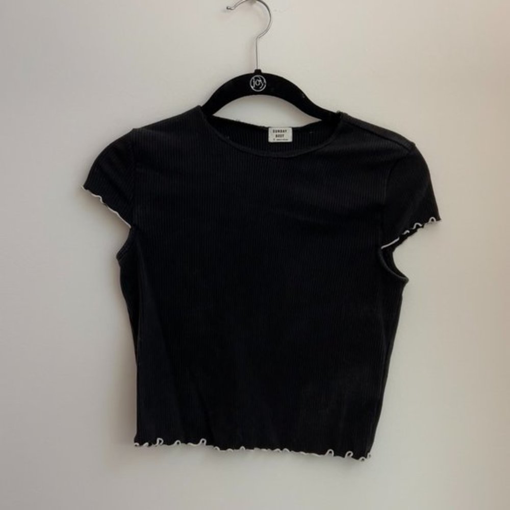 Aritzia Sunday Best Black Cropped Tee‎